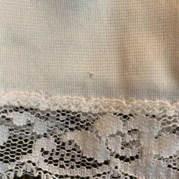 Lady Manhattan rayon chemise with lace details and adju straps. Size small - Picture 7 of 9